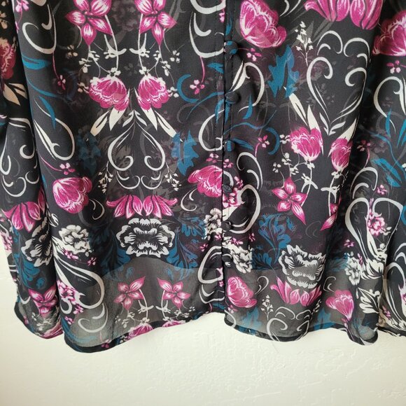 Torrid Floral Flutter Short Sleeve V-Neck Blouse - Picture 5 of 5